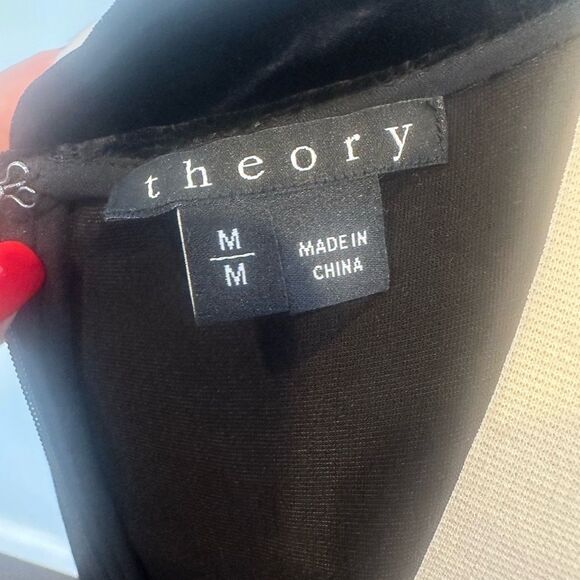 Theory Women's Black Velvet Sleeveless Crew Neck High Low Blouse Top size Medium - Picture 4 of 8